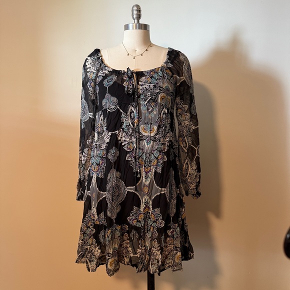 Xhilaration Dresses & Skirts - Xhileration Black Patterned Sheer Overlay Boho Dress